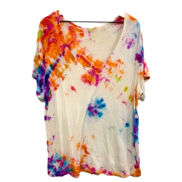 Ava & Viv Tops - AVA & VIV T-Shirt Women’s 1X White Multi Color Tie Dye Short sleeve Deep V-Neck.